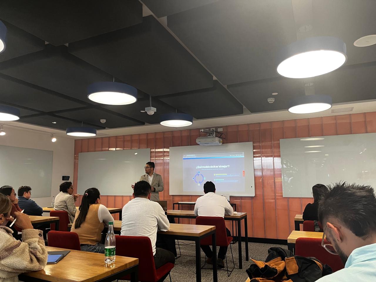 Laboratorio de inteligencia artificial de AlianzaCIM en WeWork