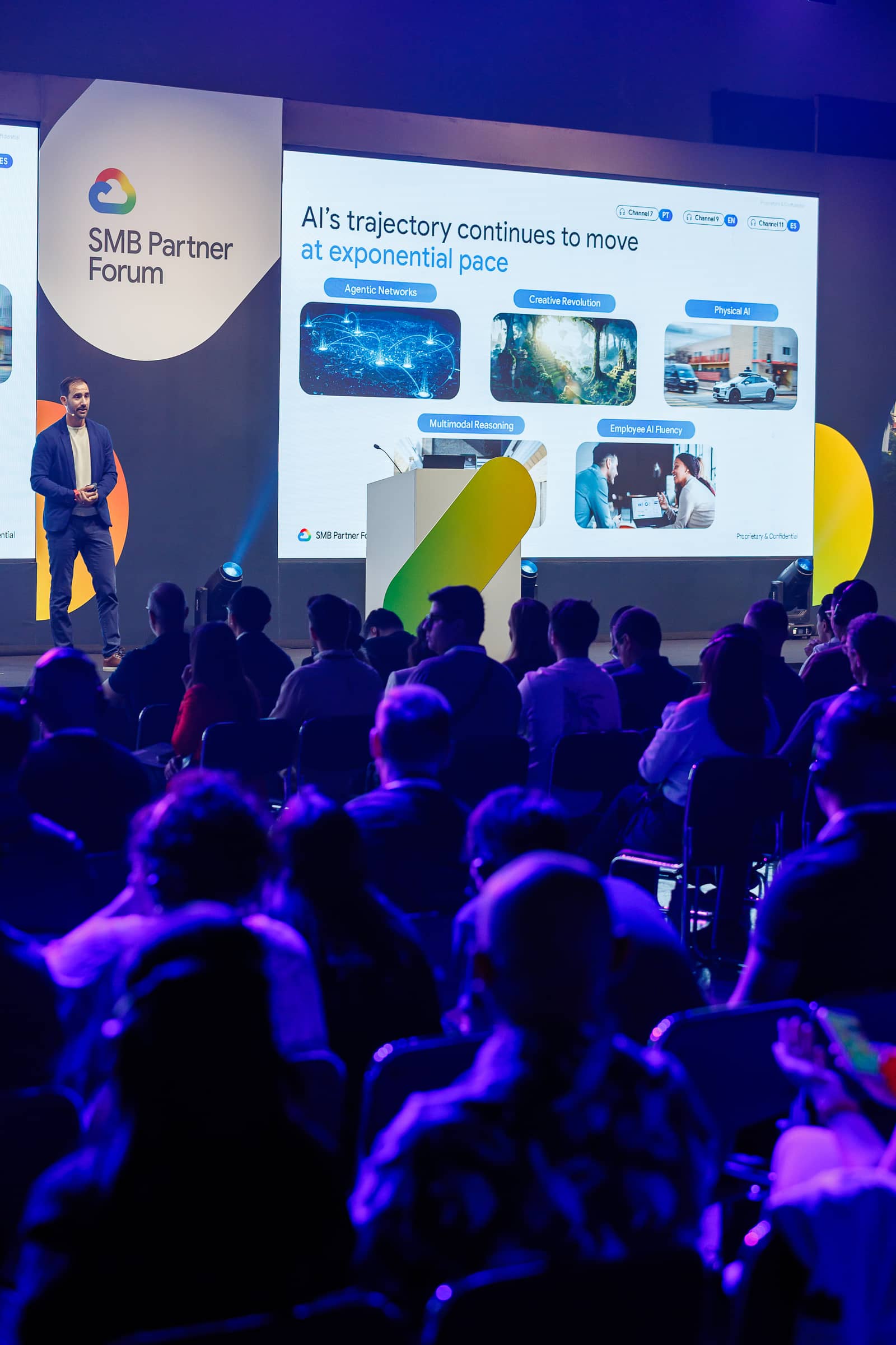 Presentación sobre la evolución de la inteligencia artificial en el SMB Partner Forum